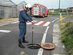 消火栓を開け、水が出るか確認