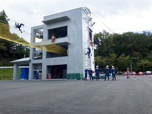 訓練塔と訓練風景