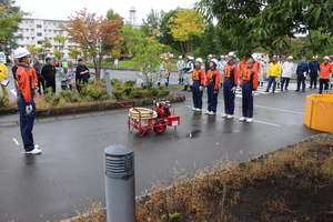 ２、３年生による軽可搬ポンプ操法